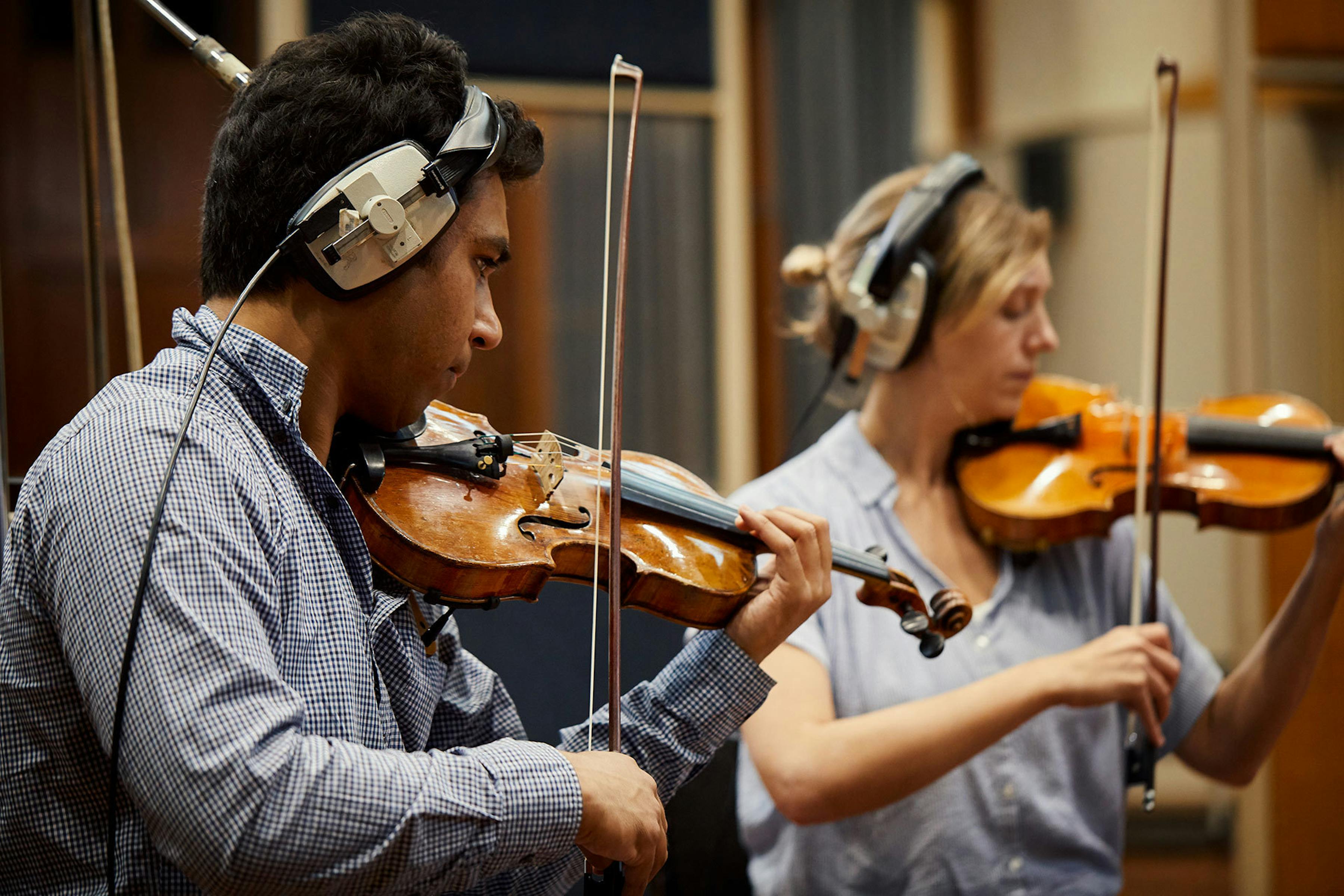 Chamber Strings violinists