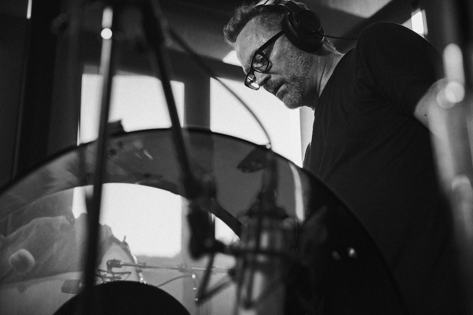O compositor do Saw X, Charlie Clouser, fornece a trilha sonora mortal de  Jigsaw por quase 20 anos [Exclusive Interview] - Foleto