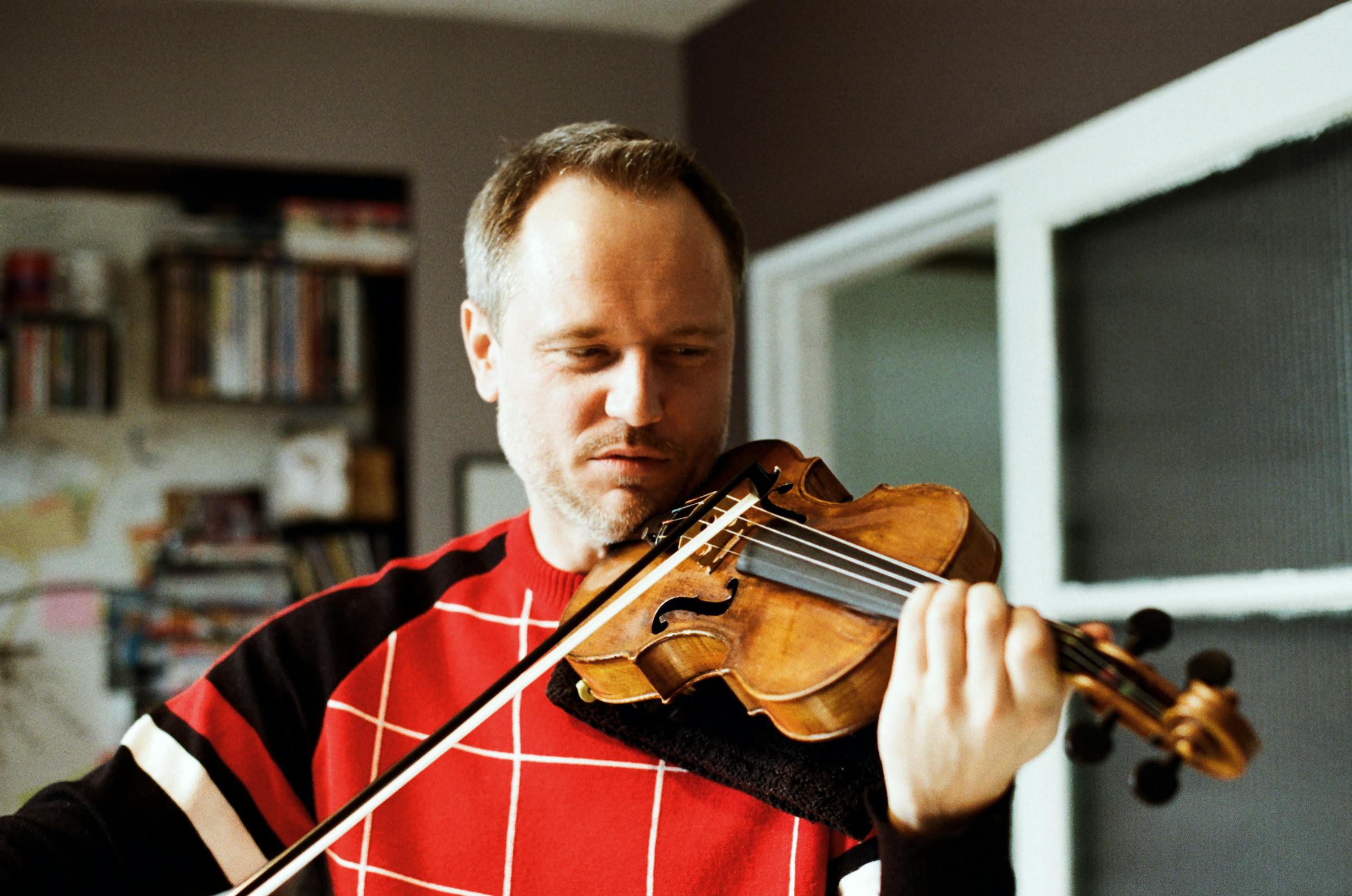 Warren Zielinski playing violin