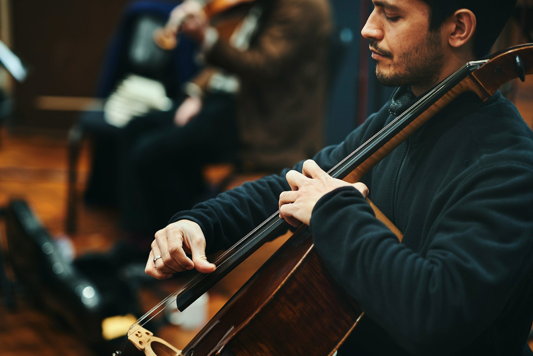 Albion Neo cellist