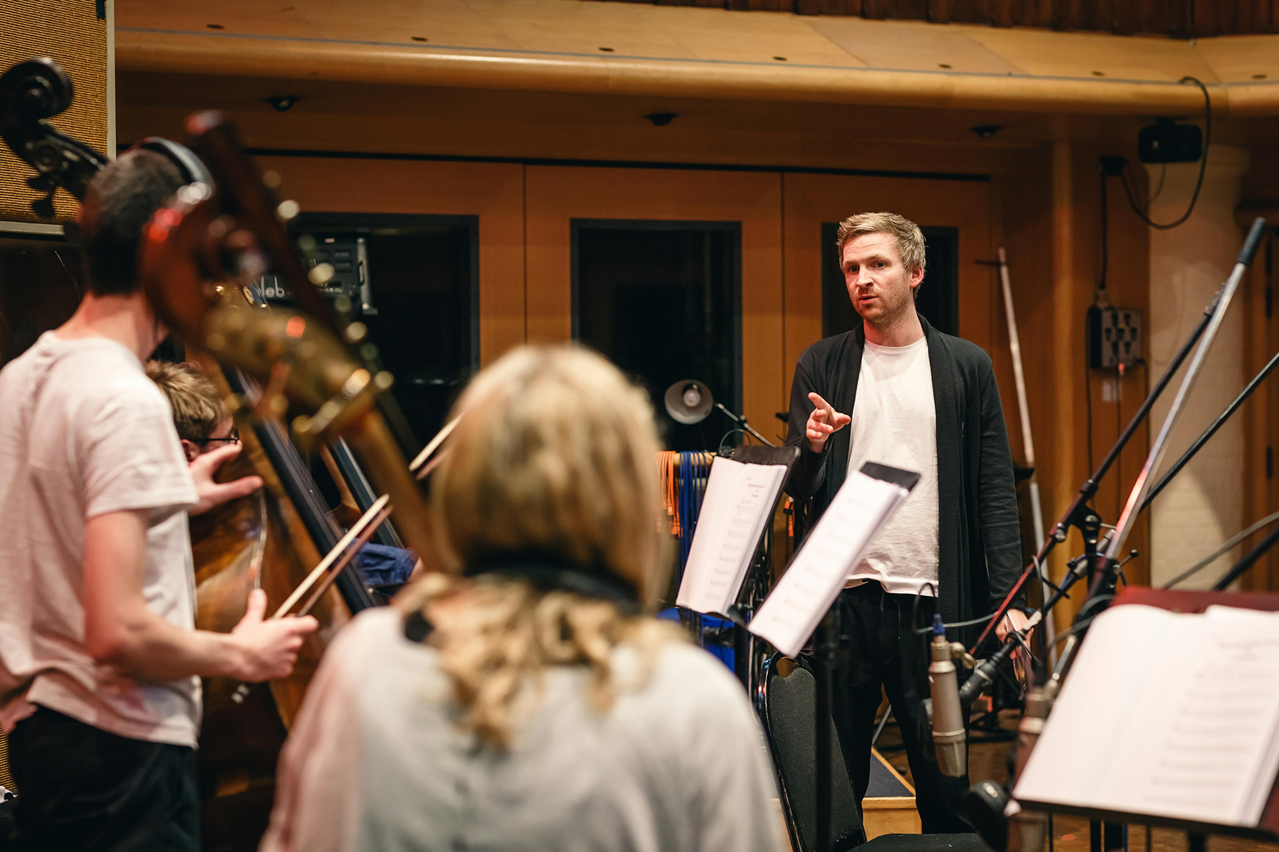 Olafur talking to the string players