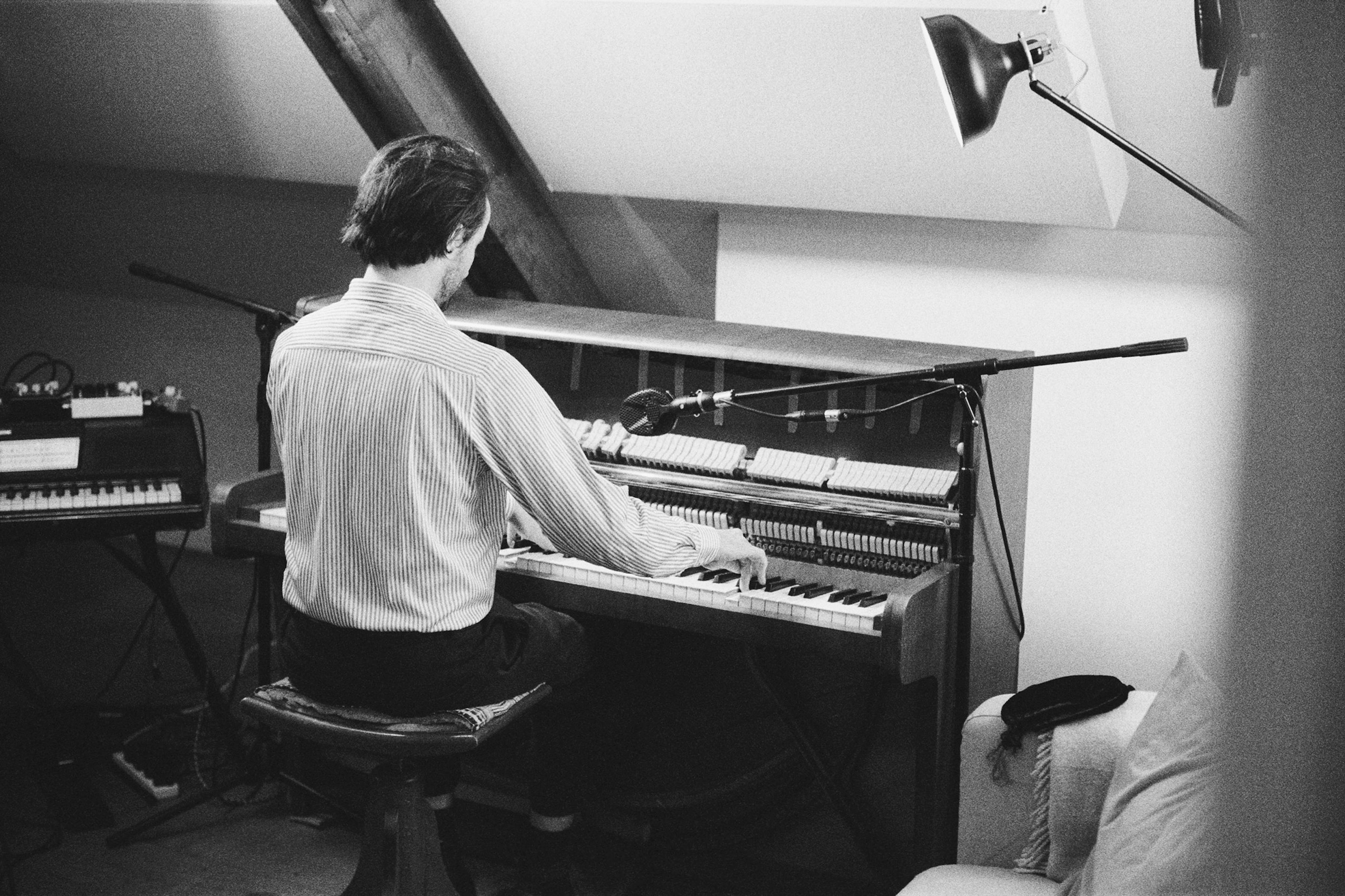 Oliver Patrice Weder playing the piano